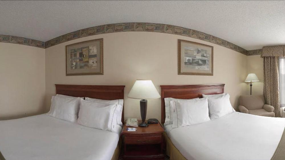 Holiday Inn Express Hotel & Suites Forest By Ihg Экстерьер фото