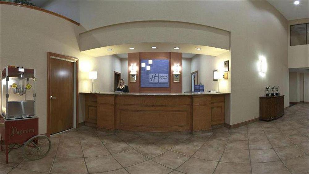 Holiday Inn Express Hotel & Suites Forest By Ihg Экстерьер фото