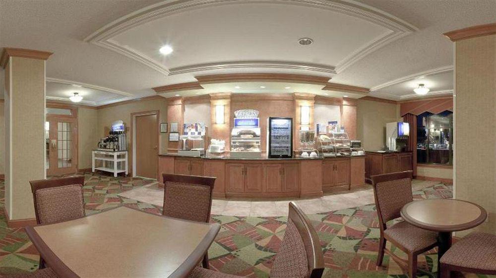 Holiday Inn Express Hotel & Suites Forest By Ihg Экстерьер фото