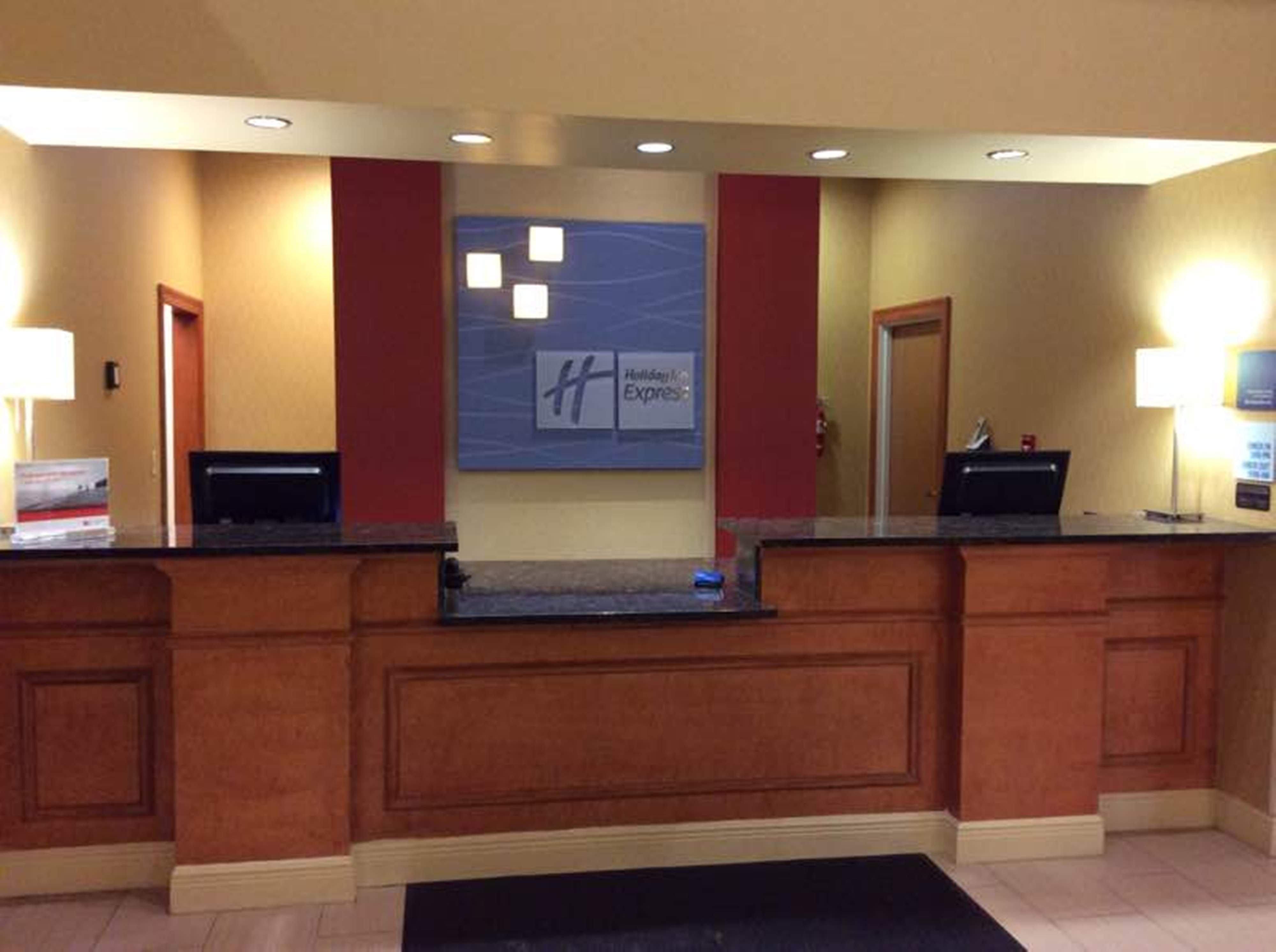 Holiday Inn Express Hotel & Suites Forest By Ihg Экстерьер фото