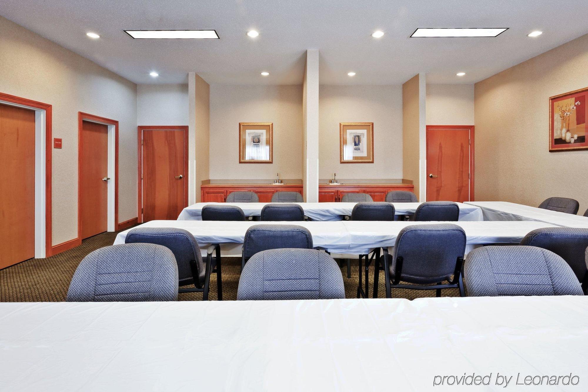 Holiday Inn Express Hotel & Suites Forest By Ihg Удобства фото