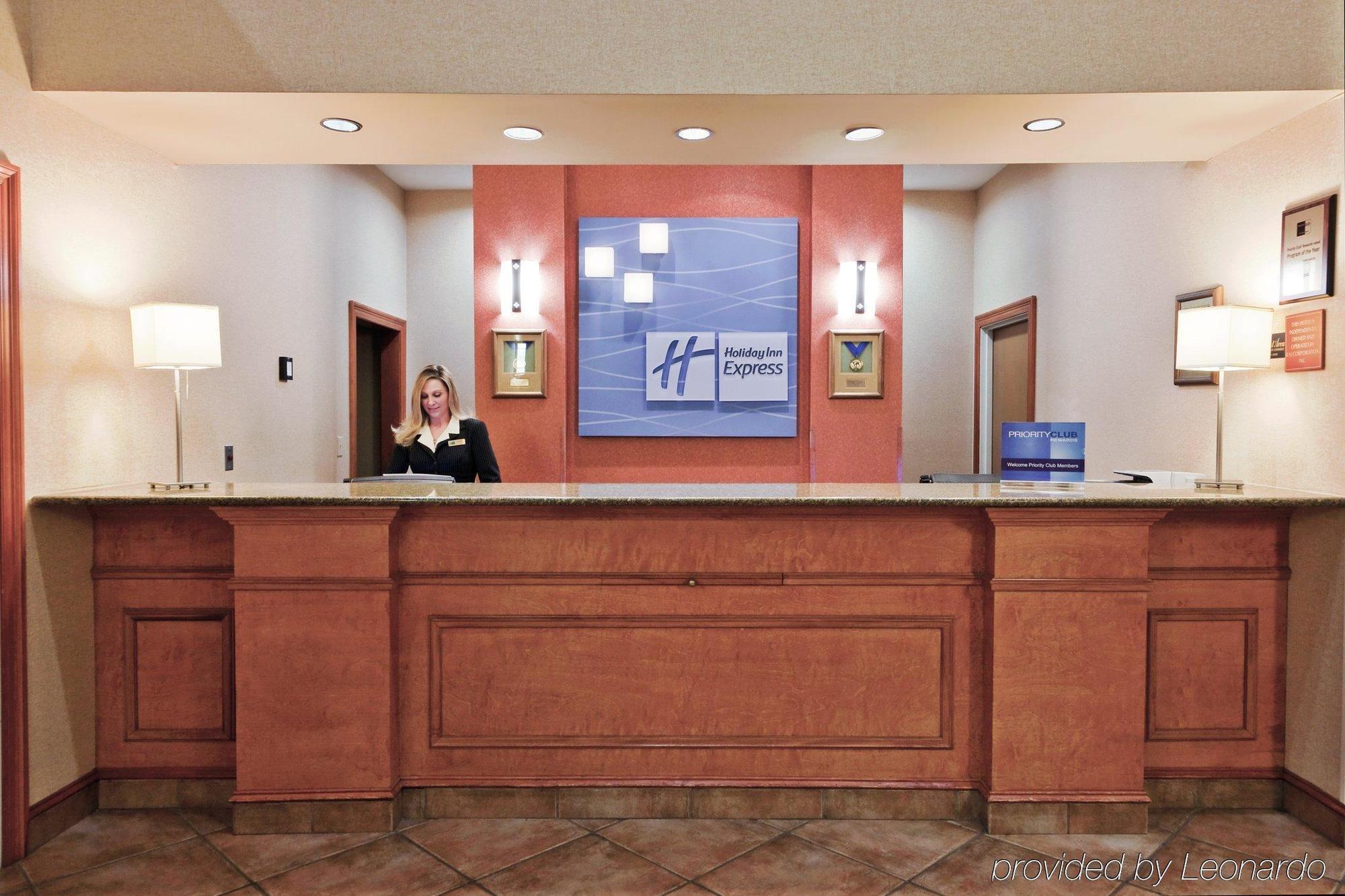 Holiday Inn Express Hotel & Suites Forest By Ihg Экстерьер фото