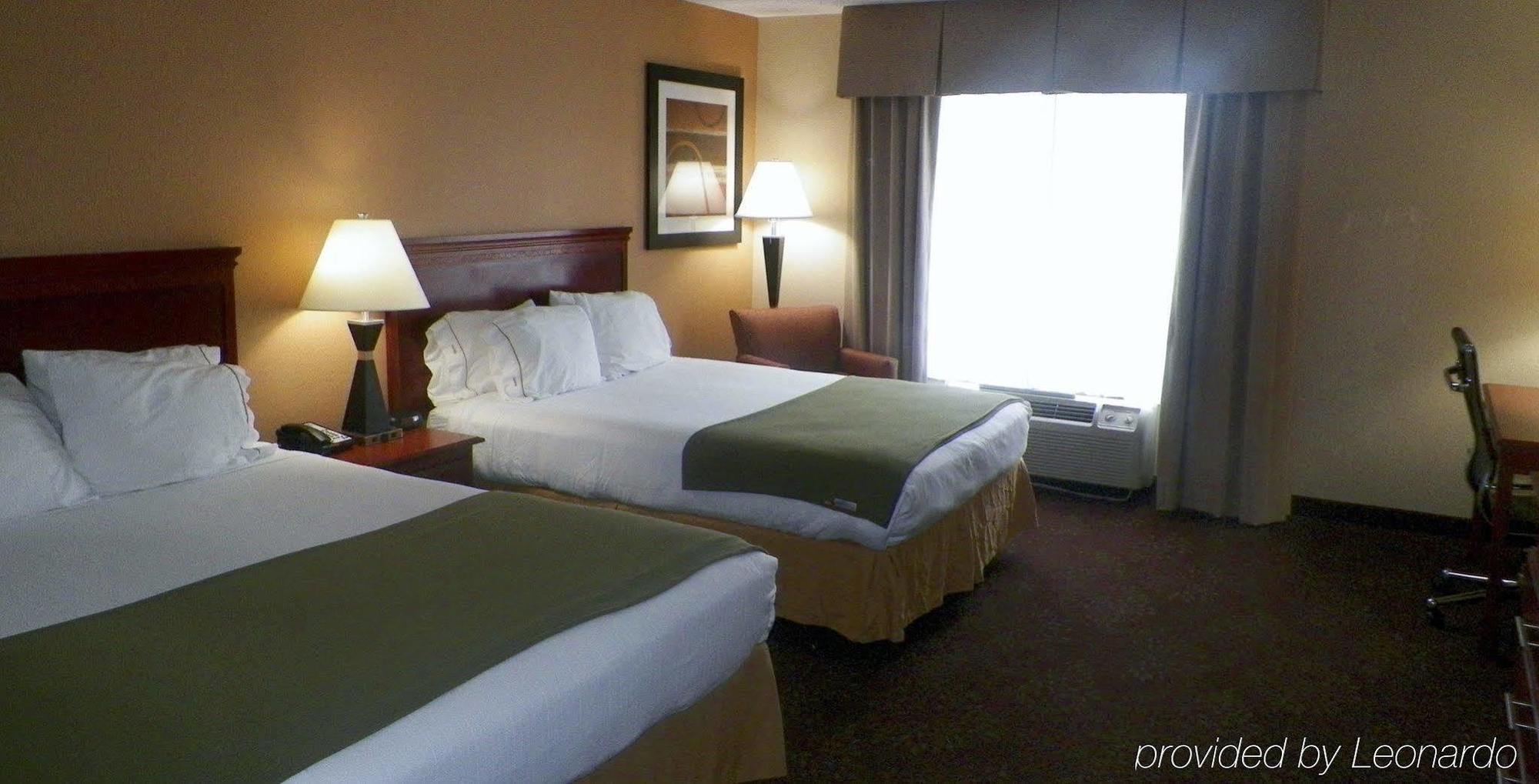 Holiday Inn Express Hotel & Suites Forest By Ihg Экстерьер фото